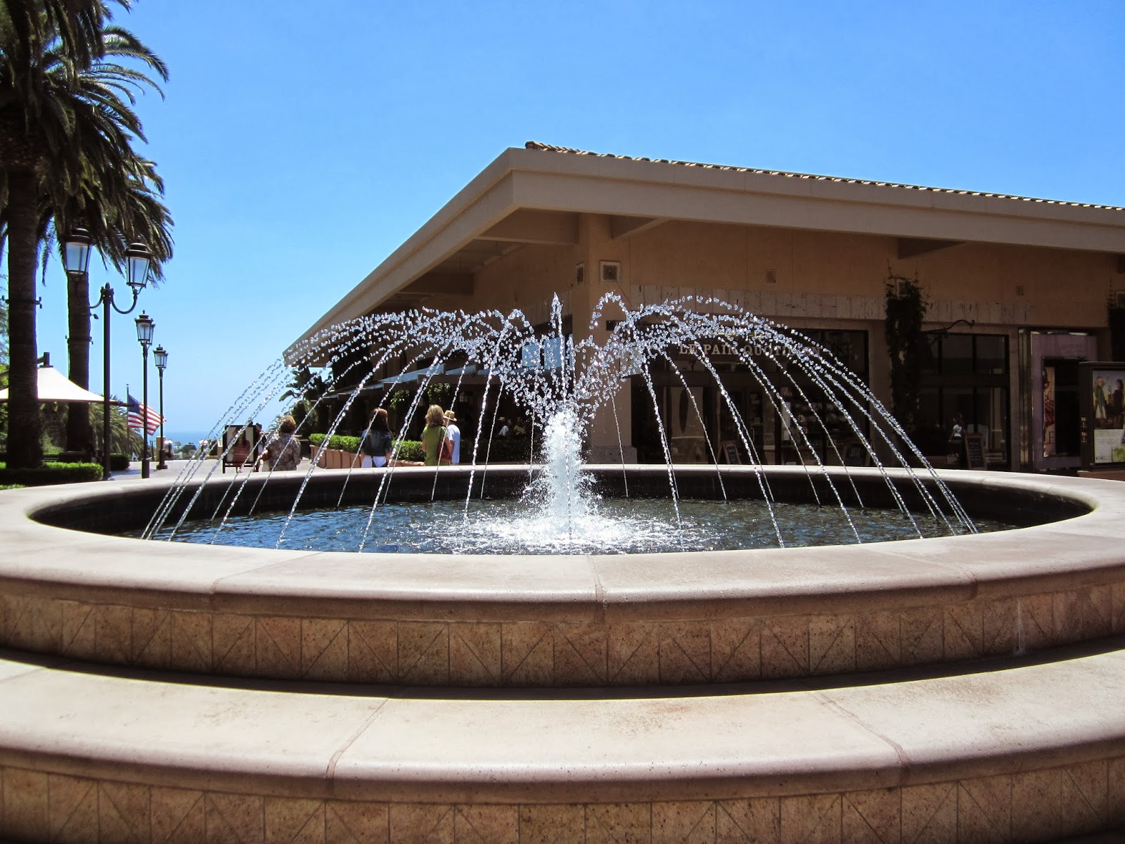 ... in 8,000 Fountains: Fountain #268: Fashion Island Macy's Fountain