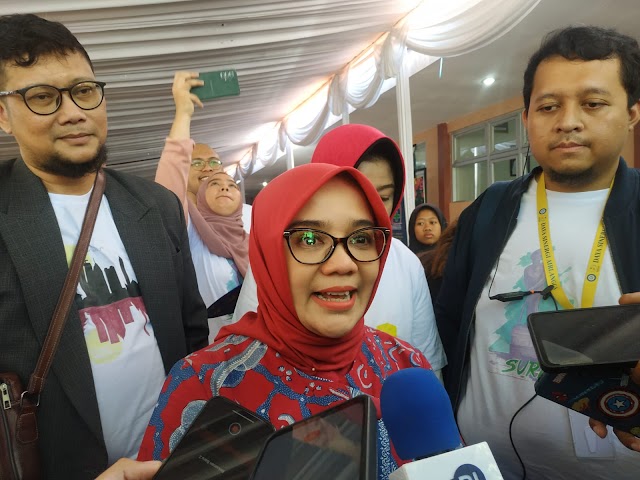 Mahasiswa MM FEB Unair Sukses Buat Menangis Istri Wali Kota Surabaya di Acara Puncak "Daya Sinergi Airlangga"