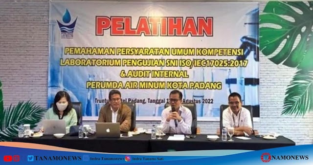 Andri Satria Dirtek Perumda AM Kota Padang Buka Pelatihan Audit Internal