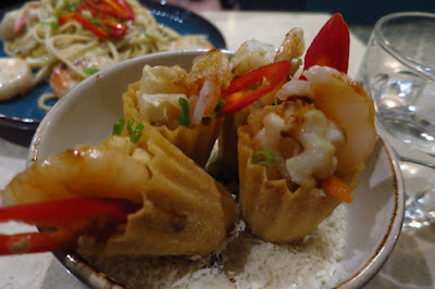 Cherki, yuzu seafood kueh pie tee