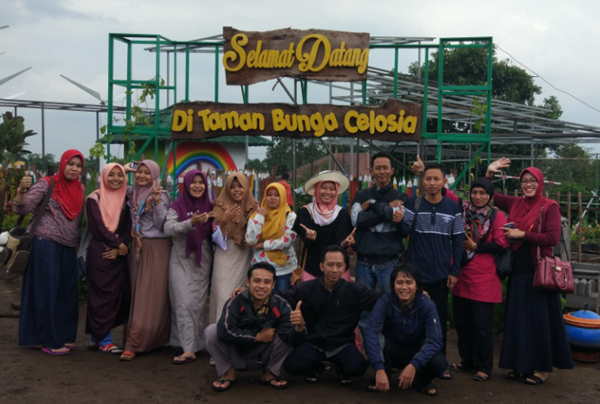 Menikmati indahnya taman bunga celosia semarang sambil berkeliling dengan nuansa eropa