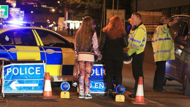 Varios muertos y heridos en "incidente grave" en un concierto de Ariana Grande en la ciudad inglesa de Manchester