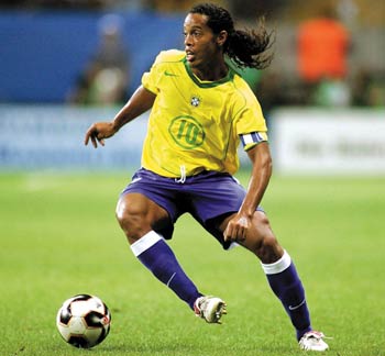 ronaldinho dribbling