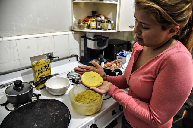 Carne mechada sin carne o arepas de auyama: La crisis en la cocina venezolana.