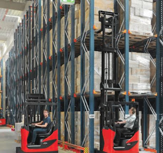 Xe nâng reach truck kho lạnh 0909648178