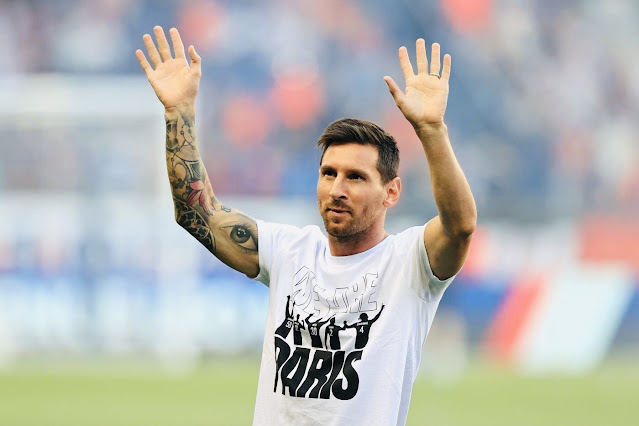 Paris Saint-Germain introduces Lionel Messi in style at club’s first Ligue 1 home game