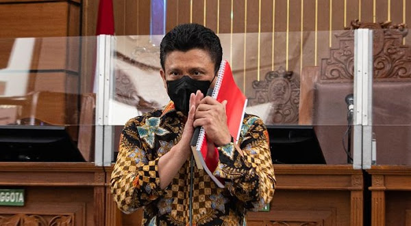 SAFAHAD - Sidang perdana pembunuhan berencana terhadap Nofriansyah Yosua Hutabarat alias Brigadir J dengan terdakwa Irjen Ferdy Sambo digelar di Pengadilan Negeri (PN) Jakarta Selatan pada Senin, 17 Oktober 2022.