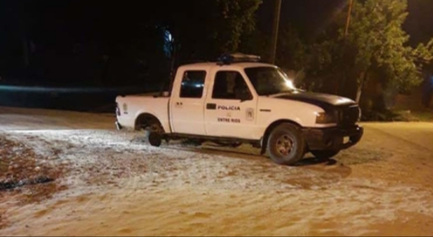 Concordia: A un patrullero se le salió una rueda y los vecinos lo atacaron con una lluvia de piedras