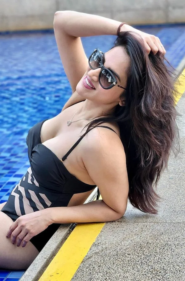 Smita Gondkar bikini hot marathi actress sexy body