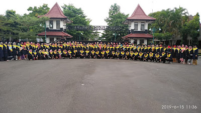 perlengkapan wisuda