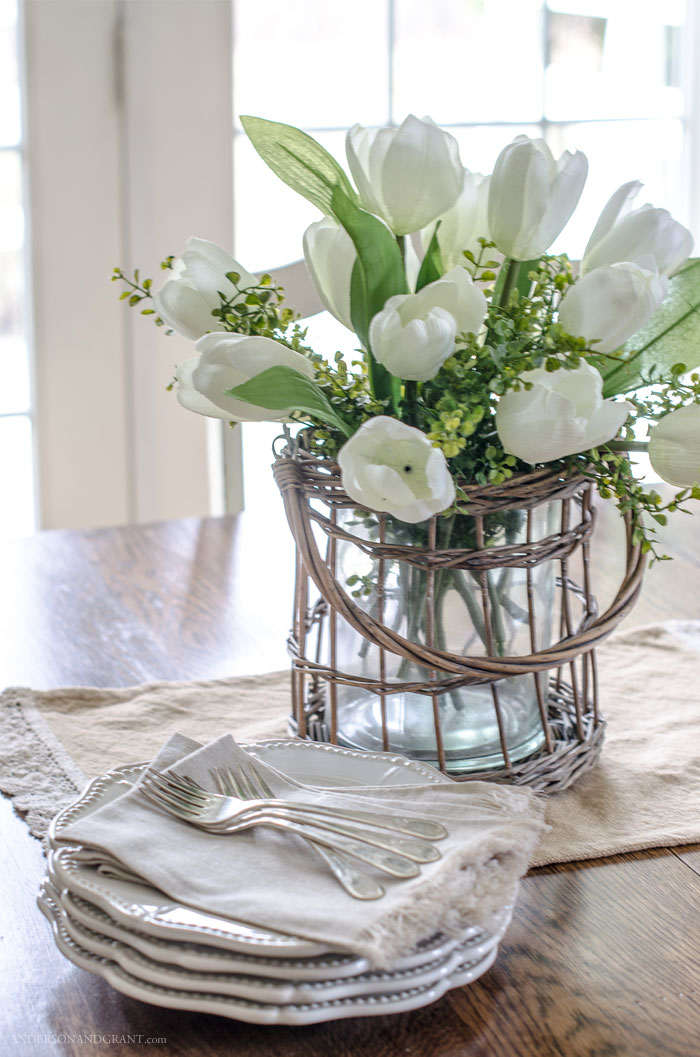 Want to learn how to make your fake flowers look like a realistic arrangement?  #flowerarranging #flowers #decorating101 #andersonandgrant