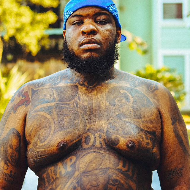 Maxo Kream trouxe a companhia de seus parsas Ghost Magneto & BG Kenny Lou no clipe 'Trap Relays' 