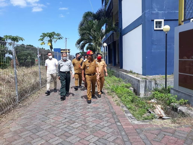 Wali Kota Maurits Mantiri