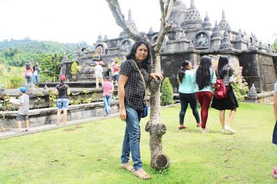 Nyoman Misnawati di Brahmavihara Arama