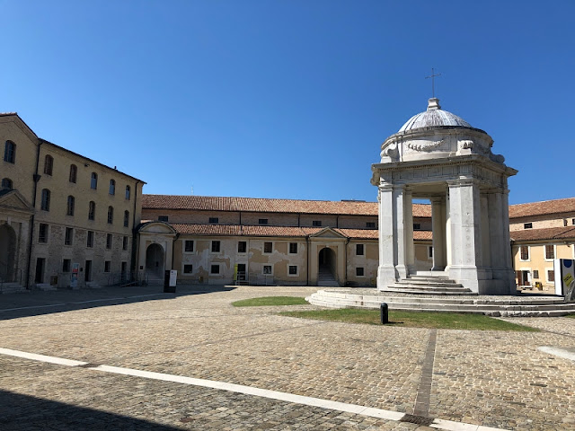 MOLE-ANCONA-CORTILE-INTERNO