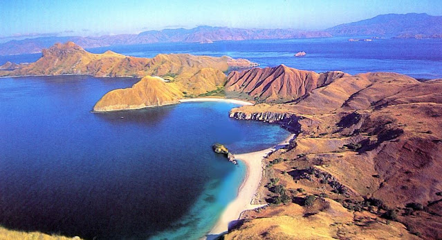 komodo menyusuri keindahan pulau-pulau di taman nasional komodo
