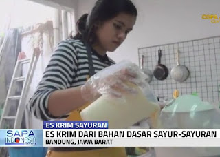 Untuk membuat adonan es krim diperlukan tepung maizena, krim nabati, susu bebas lemak, dan sayuran yang akan digunakan sebagai campurannya. Setelah itu adonan didinginkan dalam lemari es selama 1 malam. Setelah mulai beku . . . . .