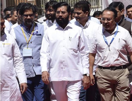 काम की बात करिए, उद्धव और राज ठाकरे की सुलह के सवाल पर भड़क गए एकनाथ शिंदे