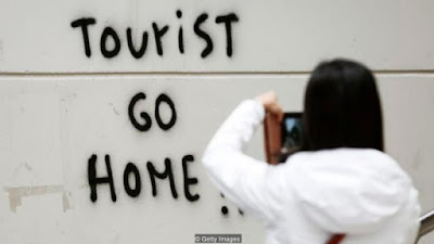 How to be a better tourist