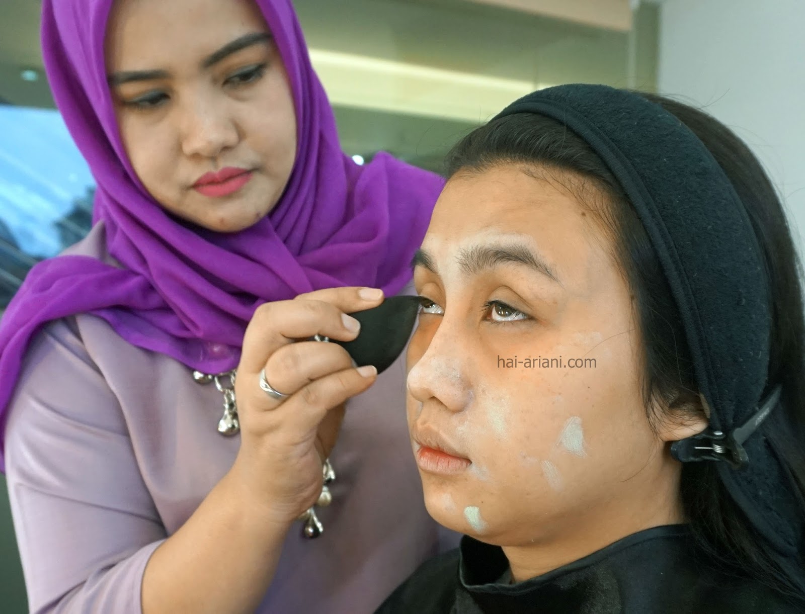 Hai Ariani Indonesian Beauty Blogger MAKEUP FIRST SCHOOL OF MAKEUP