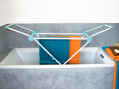 laundry drying rack in bathtub