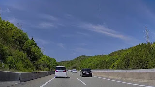 高速道路で鳥取へ向かう