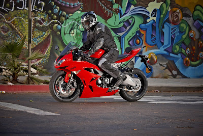 2010 Kawasaki Ninja ZX-6R Test Road