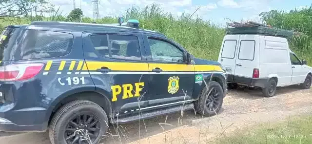 PRF recupera em Pariquera-Açu veículo furtado em Cajati