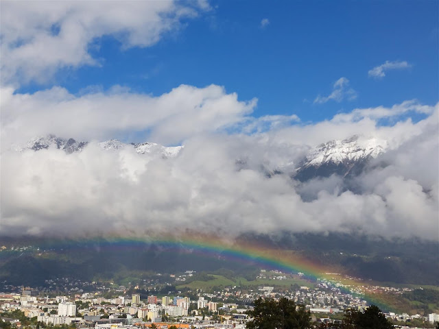 La seconda metà di settembre ha fatto ricordare il mese di aprile. Variabile e fredda. Qui una vista di Innsbruck in direzione della Nordkette. (Foto: 27.09.2022)