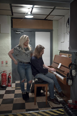 The Chanteuse (Lucy Hope) recording at Toe Rag Studios