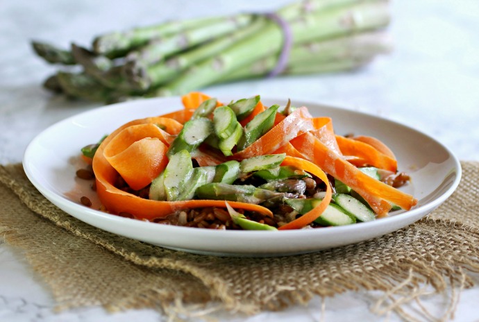 Recipe for a salad made with flax, asparagus and carrots topped with a tahini vinaigrette.