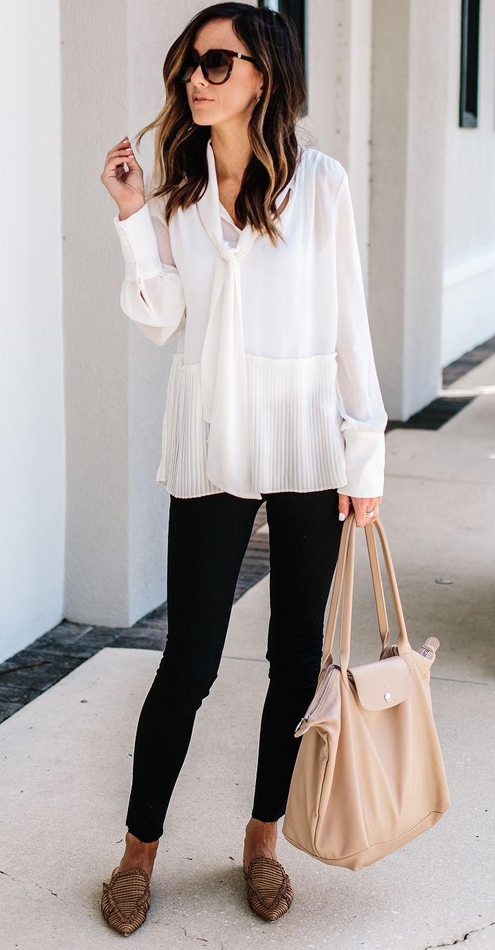 cute office outfit / white blouse + nude bag + black skinnies + flats