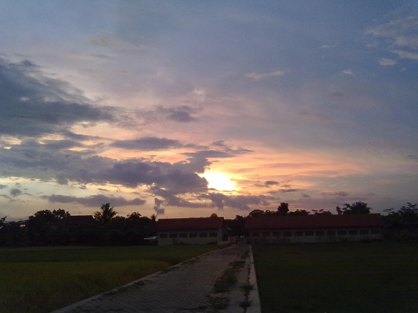 Suasana sore di KOS GAMBAR AR Suasana sore di KOS GAMBAR AR