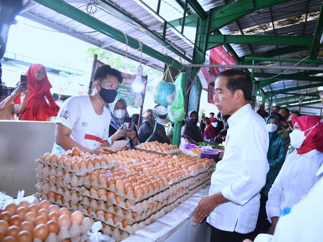 Berkunjung ke Pasar Tenguyun Kota Tarakan, Presiden Jokowi Cek Harga Bahan Pangan