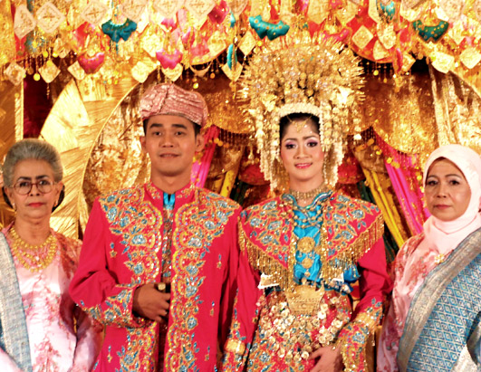 Download this Indonesian Wedding Dresses picture