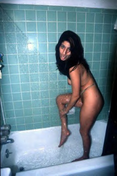 Hot Girl Kala Nude Bath Photos