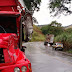 Dona Eusébia: Acidente entre dois caminhões deixa motorista preso as ferragens