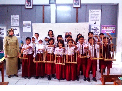 Seni Musik Angklung ekskul Andalan  SDN Mekarjaya 4