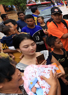 Begini Alasan Netizen Menggoda Wulan, Wanita Cantik Korban Banjir di Pasuruan yang Hebohkan  2017