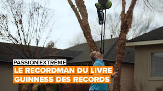 Un homme tentant de battre un record