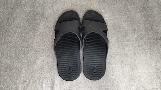 The Decathlon Nabaiji Men's Pool Sandals SLAP 100 BASIC Grey