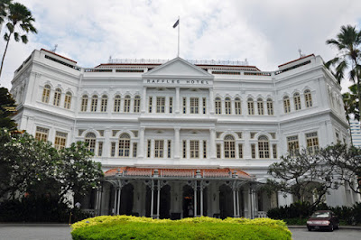 Raffles Hotel in Colonial District