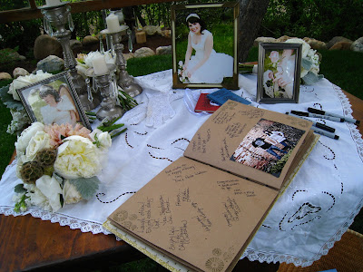 Site Blogspot  Sister Wedding Gifts on This Is The Sign In Table  With The Book That My Sister Made