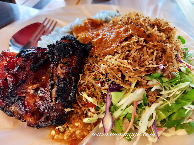 Mek Siti Nasi Kerabu