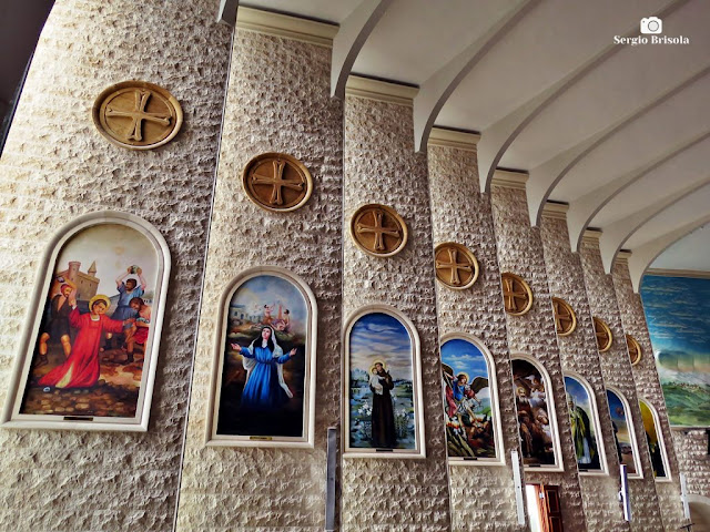 Vista da parede lateral interior da Igreja Nossa Senhora do Líbano - Liberdade - São Paulo