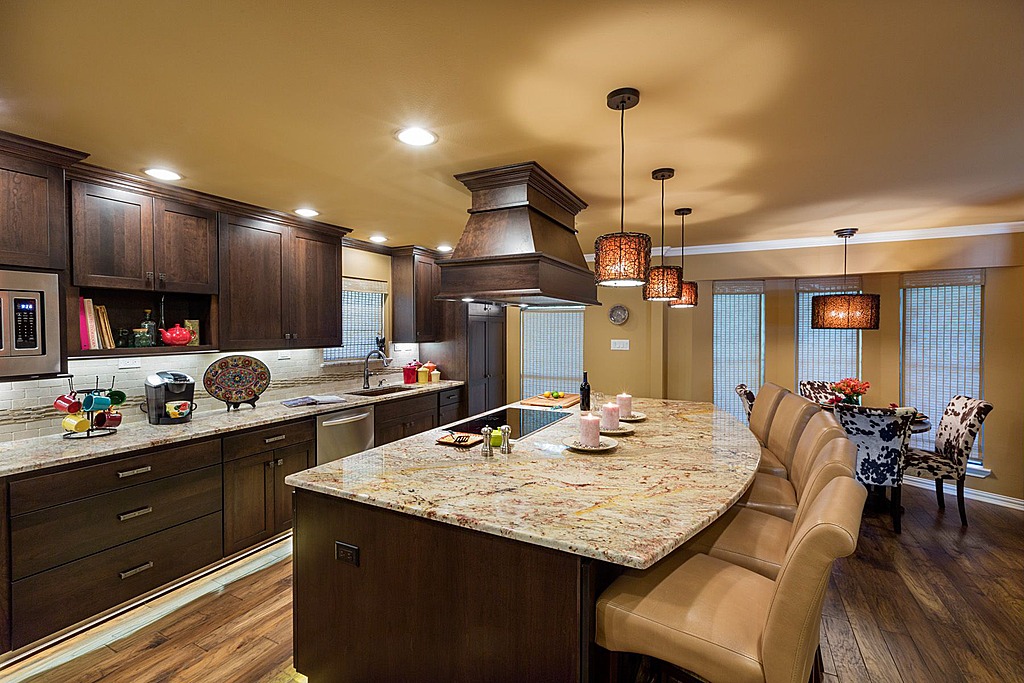 Desain Interior Dapur Dengan Perabotan Kayu Dominan Warna  