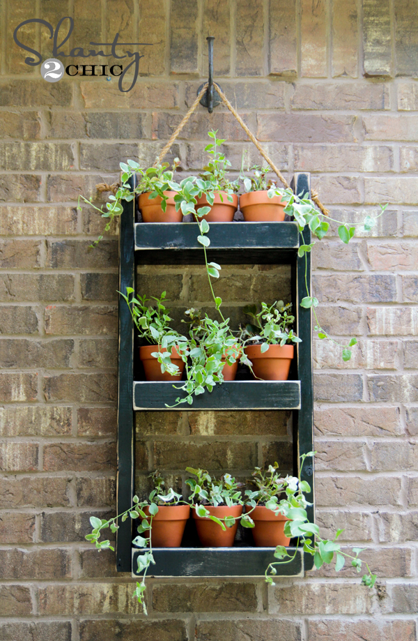 Hanging vertical wall planter