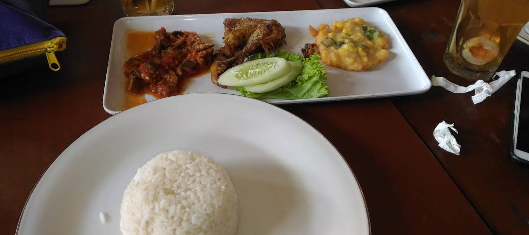 7 Ayam geprek paling laris enak dan terkenal di Indonesia 