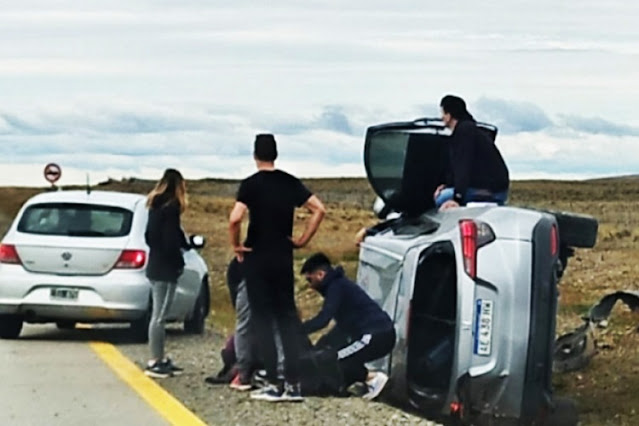 Fueguinos lesionados al volcar en ruta chilena