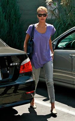 Jessica Alba Looking Nice In Purple Top